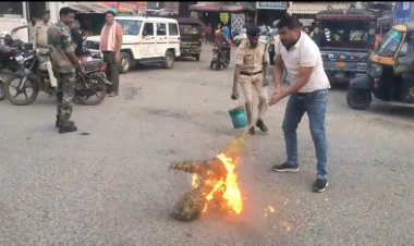 तूल पकड़़ने लगा कर्नल सोफिया कुुरैशी के खिलाफ विवादास्‍पद बयान का मामला, स्‍थानीय नागरिकों ने फूंका मप्र के मंत्री विजय शाह का पुतला,   मुख्‍यमंत्री मोहन यादव से उठाए मंत्री के पद पर बने रहने पर सवाल,