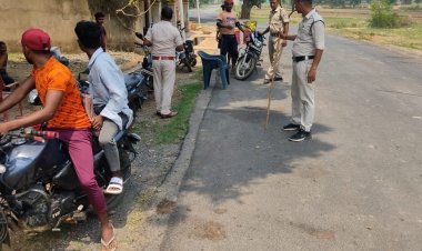  बढ़ती सड़क दुर्घटनाओं को देखते हुए जशपुर पुलिस ने चलाया महाचेकिंग अभियान,   राजपत्रित अधिकारी के साथ पूरी जशपुर पुलिस उतरी सड़क पर,   एक ही दिन में पूरे जिले में अभियान चलाकर MV एक्ट के कुल 767 प्रकरण में ₹ 307900 /- तीन लाख सात हजार नौ सौ रुपये) का चालान काटा गया