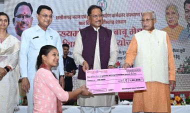 जशपुर के 6 मेघावी छात्रों को मुख्यमंत्री के हाथों मिली 2-2 लाख की प्रोत्साहन राशि मुख्यमंत्री नोनी बाबू मेघावी शिक्षा सहायता योजना के तहत रायपुर में आयोजित कार्यक्रम में मुख्यमंत्री के हाथों दिया गया यह राशि, 10 वीं और 12 वीं में टॉप टेन में जगह बनाने वाले पंजीकृत निर्माण श्रमिकों के बच्चों को दिया जाता है प्रोत्साहन राशि