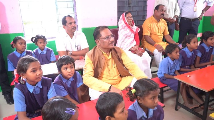 मुख्यमंत्री ने सम्पर्क स्मार्ट स्कूल और स्मार्ट ब्लाक कार्यक्रम का किया शुभारंभ, 50 प्राथमिक स्कूलों के बच्चों के लिए सम्पर्क स्मार्ट किट वितरण किए, बच्चों से शैक्षणिक गतिविधियों की भी ली जानकार