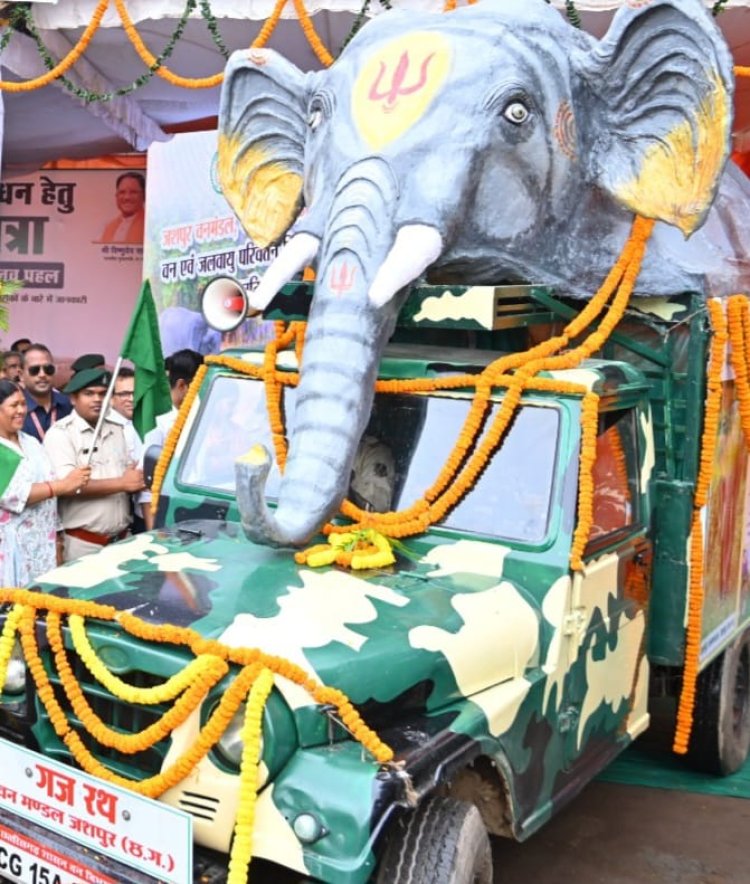 वन विभाग द्वारा हाथी से जनहानि के मामले में परिजनों को प्रदाय की जा रही तत्कालिक सहायता राशि, प्रभावित क्षेत्रों में हाथी होने की निरंतर दी जा रही सूचना, लोगों को जंगल की ओर न जाने की दी जा रही समझाईश
