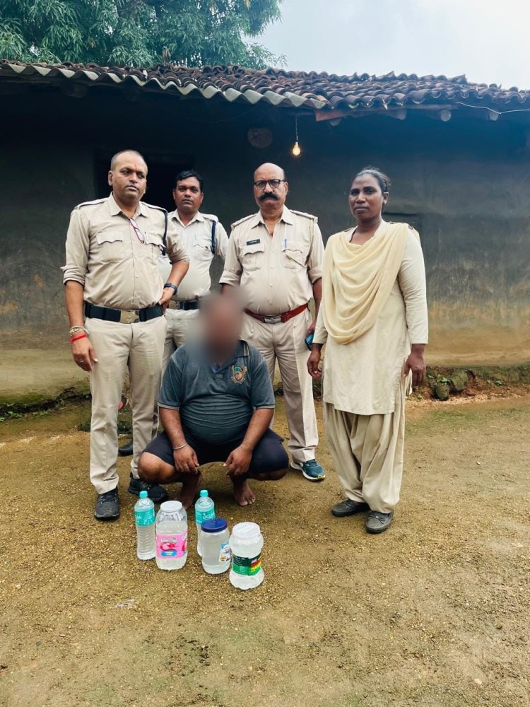 कांसाबेल में 8 लीटर महुआ शराब जब्तआबकारी वृत्त कांसाबेल अंतर्गत चराईखारा-पकरीटोली, थाना नारायणपुर में की गई कार्रवाई में 8 लीटर महुआ शराब जब्त की गई