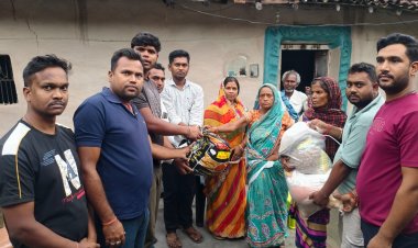 शोकाकुल परिवार को केसला पाठ फाउंडेशन द्वारा राशन सामग्री देकर आर्थिक मदद किया गया