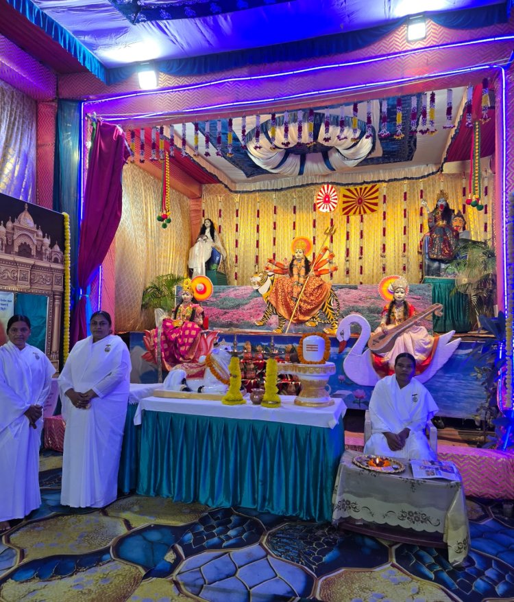 चैतन्य देवियों की झांकियां बनीं श्रद्धा का केंद्र, प्रजापिता ब्रम्हकुमारी ईश्वरीय विश्वविद्यालय ने किया आयोजन, 12 ज्योतिर्लिंगों के दर्शन को केंद्र पर उमड़ रहे श्रद्धालु