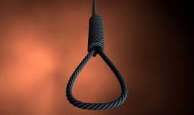 CG – कांस्टेबल ने की आत्महत्या : फांसी के फंदे पर झूलती मिली लाश, सुसाइड नोट में बताई मौत की वजह, मचा हड़कंप…..