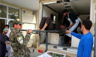 भीषण सड़क हादसाः आपस में टकराईं दो गाड़ियां, 10 लोगों की मौके पर मौत...मची चीख-पुकार