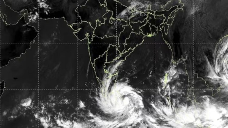 हो जाएं सावधान ! इन राज्यों पर दोहरे चक्रवात का खतरा, दित्वा और सेन्यार से भारी बारिश का अलर्ट