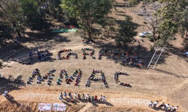 करमरी में ग्रामीणों ने मानव श्रृंखला बनाकर दिया ‘आत्मनिर्भर गांव – विकसित भारत’ का संदेश