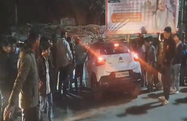 रायपुर में तेज रफ्तार कार दुकान में घुसी, राहगीरों ने कार चालक को पीटकर किया पुलिस के हवाले