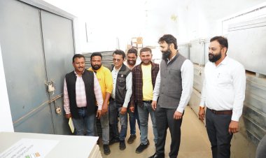 जिला निर्वाचन अधिकारी श्री व्यास ने ईवीएम वेयरहाउस का किया निरीक्षण