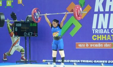राजमिस्त्री की बेटी मोनिखा सोनोवाल ने जीता केआईटीजी वेटलिफ्टिंग गोल्ड