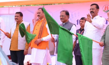 प्रदेश की लाइफलाइन हुई सशक्त: मुख्यमंत्री विष्णुदेव साय ने 370 नई एम्बुलेंस को दिखाई हरी झंडी