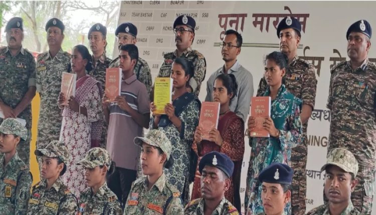 दंतेवाड़ा ब्रेकिंग न्यूज़ : दंतेवाड़ा में 5 नक्सलियों ने किया सरेंडर...