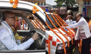 राज्यपाल रमेन डेका ने श्री जगन्नाथ मंदिर ट्रस्ट को सौंपी एम्बुलेंस की चाबी