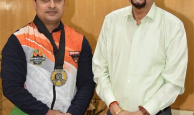 राज्यपाल डेका ने स्वर्ण पदक विजेता आर्मरेसलर श्रीमंत झा को दी बधाई