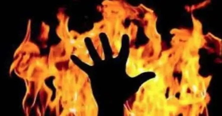 CG – दिल दहला देने वाली घटना : छोटे भाई ने मां के सामने बड़े भाई को जिंदा जलाया, फिर जो हुआ….