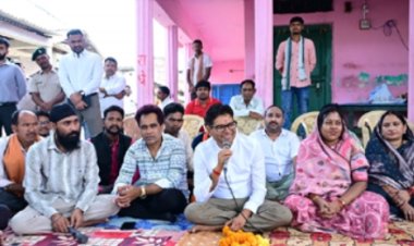 वित्त मंत्री चौधरी ने ग्राम डुमरमुड़ा में ग्रामीणों से किया आत्मीय संवाद