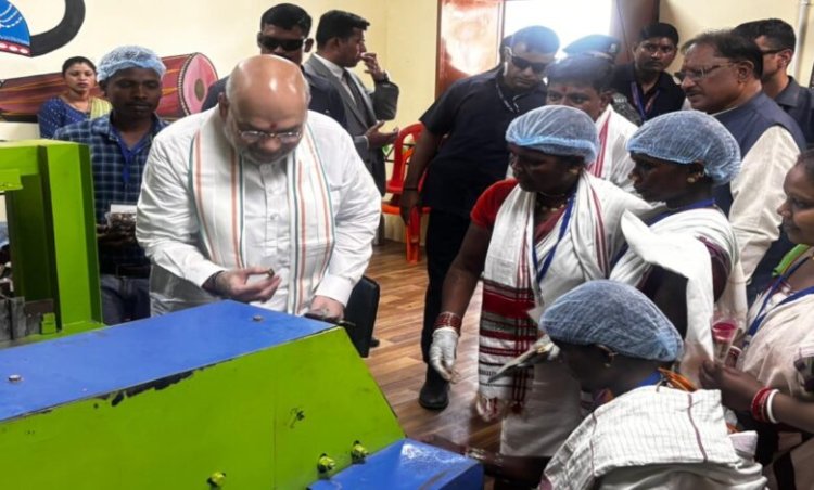 अमित शाह ने चखा बस्तर की इमली का स्वाद: बोले- यहां की इमली खट्टी नहीं, मीठी है