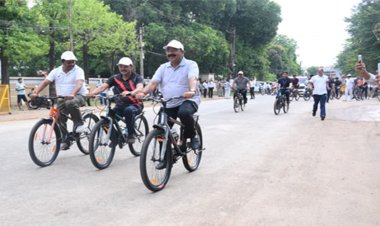 उप मुख्यमंत्री साव ने सायकल चलाकर फिट रहने और पर्यावरण संरक्षण का दिया संदेश