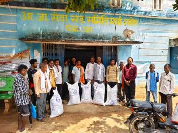 सरकार बनी किसानों की ताकत : जशपुर में रियायती दरों पर मिल रहे खाद-बीज, खेती हुई आसान