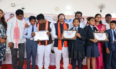 शाला प्रवेशोत्सव से शिक्षा को मिली नई उड़ान 37 बंद विद्यालय फिर से खुले, बच्चों के चेहरों पर लौटी मुस्कान