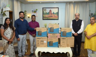 स्वेच्छानुदान मद से सुदूर वनांचल स्थित स्वामी आत्मानंद स्कूल, मांझीगुडा को 10 कंप्यूटर प्रदत्त