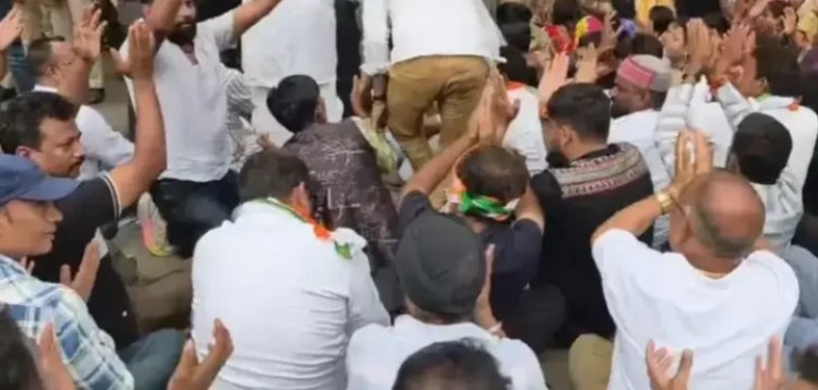 CHHATTISGARH : नकटी बुलडोजर कार्रवाई से उबाल, सैकड़ों ग्रामीण ओपी चौधरी के आवास पर पहुंचे
