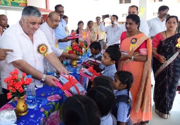 शाला प्रवेश उत्सव में मंत्री राजेश अग्रवाल ने नवप्रवेशी बच्चों का किया स्वागत