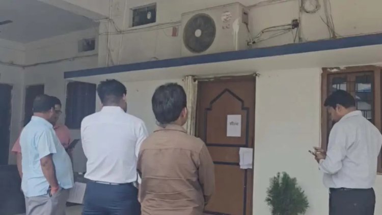 जशपुर नगर पालिका CMO कार्यालय सील, एसडीएम की कार्रवाई से मचा हड़कंप