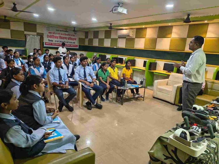 कलेक्टर की पहल पर 5 दिवसीय रोबोटिक्स प्रशिक्षण का शुभारंभ, जिले के 40 विद्यार्थी ले रहे हैं प्रशिक्षण
