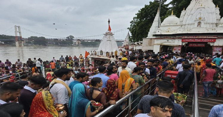 सावन का शुभारंभ, शिव मंदिरों में उमड़ा श्रद्धालुओं का सैलाब, जलाभिषेक के लिए मंदिरों में लगी लंबी कतारें