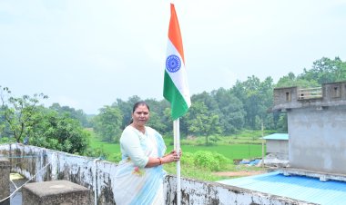 विधायक गोमती साय ने अपने निवास में फहराया तिरंगा, ‘हर घर तिरंगा’ अभियान के तहत दिया राष्ट्रप्रेम का संदेश