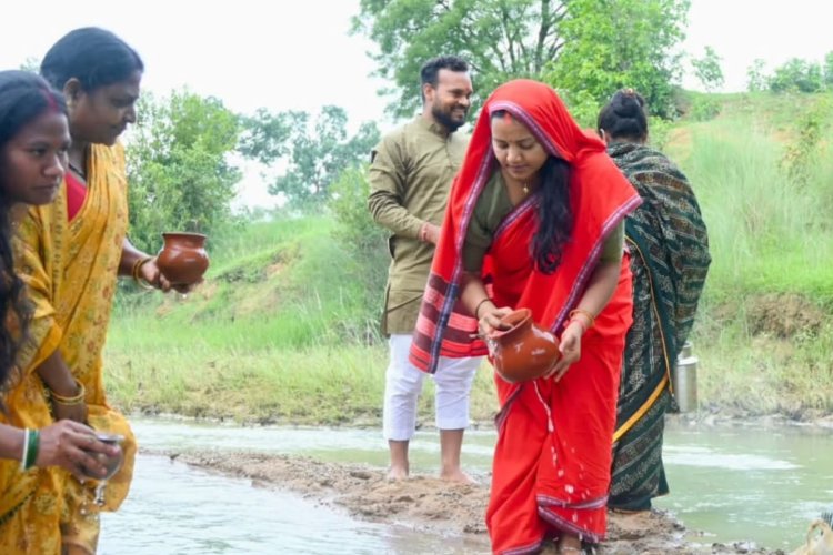 श्रावण मास के प्रथम सोमवार पर मंत्री श्रीमती लक्ष्मी राजवाड़े ने बीरपुर में की कांवड़ यात्रा और जलाभिषेक