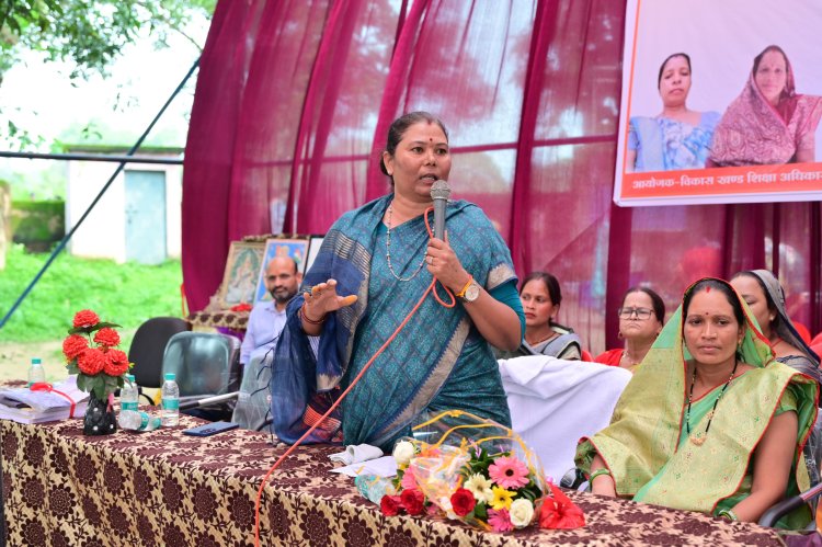 पत्थलगांव विधायक गोमती साय ने नए स्कूल भवन का किया लोकार्पण, नवप्रवेशी बच्चों का किया तिलक लगाकर स्वागत