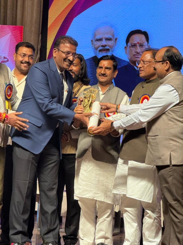 CG NEWS: राज्य अलंकरण समारोह 2026 में छत्तीसगढ़ ओलंपिक संघ के संयुक्त सचिव मोहम्मद अकरम खान शहीद विनोद चौबे सम्मान से सम्मानित