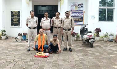 गांजा बेचने ग्राहक तलाश रहे दो आरोपी गिरफ्तार, 1.125 किलो गांजा सहित 56 हजार रुपये से अधिक का माल जब्त