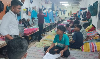 शिक्षक दिवस पर एसडीएम क्षितिज गुरभेले का औचक निरीक्षण, छात्रावास में छात्रों से सीधे संवाद कर जानी समस्याएं