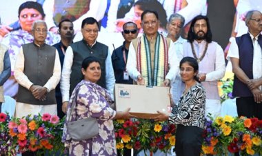 हौसले से हारी नहीं मनिंदर, मोमबत्ती से झुलसने के बाद भी हासिल किया जेईई में 281वां रैंक, जिला प्रशासन बना सहारा