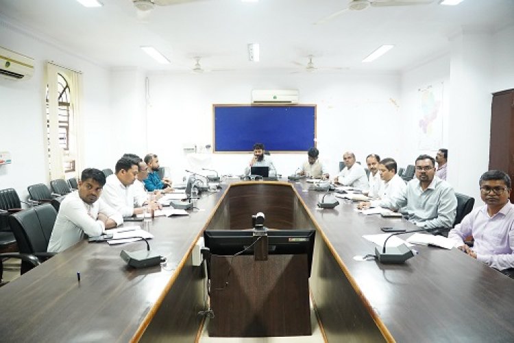 कलेक्टर रोहित व्यास ने स्कूल शिक्षा विभाग की समीक्षा की