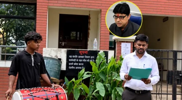 CG BREAKING : ढोल बजा, नोटिस पढ़ा… फिर सील हुआ सूर्यकांत तिवारी का मकान