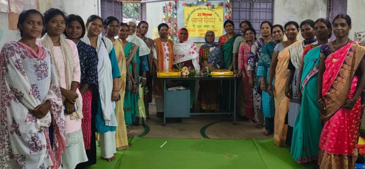 स्थापना दिवस पर सेवानिवृत्त आंगनबाड़ी कार्यकर्ता-सहायिका दीदियों का सम्मान