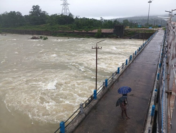 गरियाबंद में लगातार बारिश के बीच सिकासार जलाशय 89.32% भरा, 12 गेट 3 फीट तक खोले गए