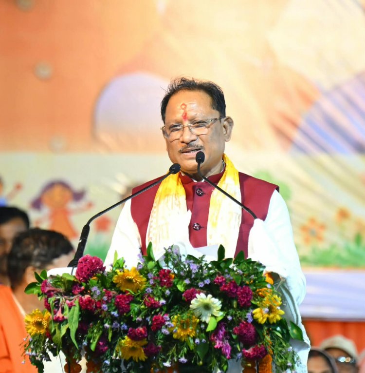 ग्रामीणों की मांग हुई पूरी, दुर्गा पूजा स्थल पर रंगमंच और हाई मास्ट लाइट की सौगात, मुख्यमंत्री श्री विष्णुदेव साय की विधायक निधि से से रंगमंच का निर्माण, ग्रामीणों ने जताया आभार