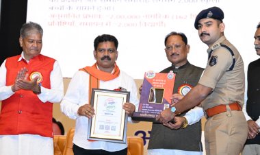 लघु फिल्म प्रतियोगिता” में 11 राज्यों से 162 प्रविष्टियां, रूस से भी मिली थी एक फिल्म रायगढ़ पुलिस के नवाचार “लघु फिल्म प्रतियोगिता” की प्रदेश स्तर पर सराहना, साइबर जागृति अभियान में इस नवाचार के लिए मिला विशेष सम्मान