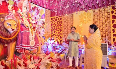 पत्थलगांव विधायक गोमती साय ने शहर एवं ग्रामीण के दुर्गा पंडालों में किए माँ दुर्गा के दर्शन-पूजन