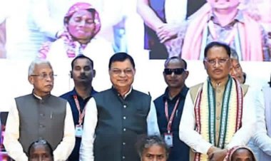 *निर्माण श्रमिकों के जीवन में खुशहाली ला रहीं सन्निर्माण कर्मकार मंडल की जनकल्याणकारी योजनाएं, 15 योजनाओं से श्रमिक परिवारों को मिल रहा आर्थिक संबल, बच्चों की शिक्षा, मातृत्व सहायता और सामाजिक सुरक्षा का सहारा, सेवा संकल्प अभियान के तहत एक माह में प्रदेश के 47 हजार से अधिक हितग्राहियों को मिला 18.96 करोड़ रुपए का लाभ*
