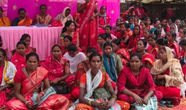 संयुक्त मंच के आह्वान पर जशपुर में गरजीं आंगनबाड़ी कार्यकर्ता-सहायिकाएं, रणजीता स्टेडियम चौक से कलेक्ट्रेट तक निकाली रैली, कलेक्टर को सौंपा ज्ञापन, मुख्यमंत्री, महिला बाल विकास मंत्री और सचिव के नाम संबोधित कर 5 सूत्रीय मांगों पर की समयबद्ध निर्णय की मांग