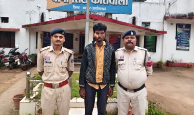 ऑपरेशन शंखनाद : गौवंश तस्करी के विरुद्ध जशपुर पुलिस की बड़ी कार्रवाई, छह चक्का ट्रक में क्रूरतापूर्वक भरकर ले जाए जा रहे 38 गौवंश बरामद। पुलिस की घेराबंदी देखकर ट्रक रोककर भागने लगे तस्कर, एक आरोपी गिरफ्तार, अन्य आरोपियों की तलाश जारी।