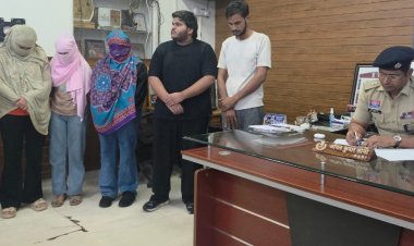 रायगढ़ पुलिस ने इंदौर के साइबर सिंडिकेट का किया पर्दाफाश, सिंडिकेट के 3 युवती समेत 5 आरोपी गिरफ्तार, इंदौर के कॉल सेंटर से संचालित था देशभर में ठगी का नेटवर्क, आरोपियों ने शेयर ट्रेडिंग के नाम पर रायगढ़ के डॉक्टर से की गई थी ₹34.17 लाख की ऑनलाइन ठगी