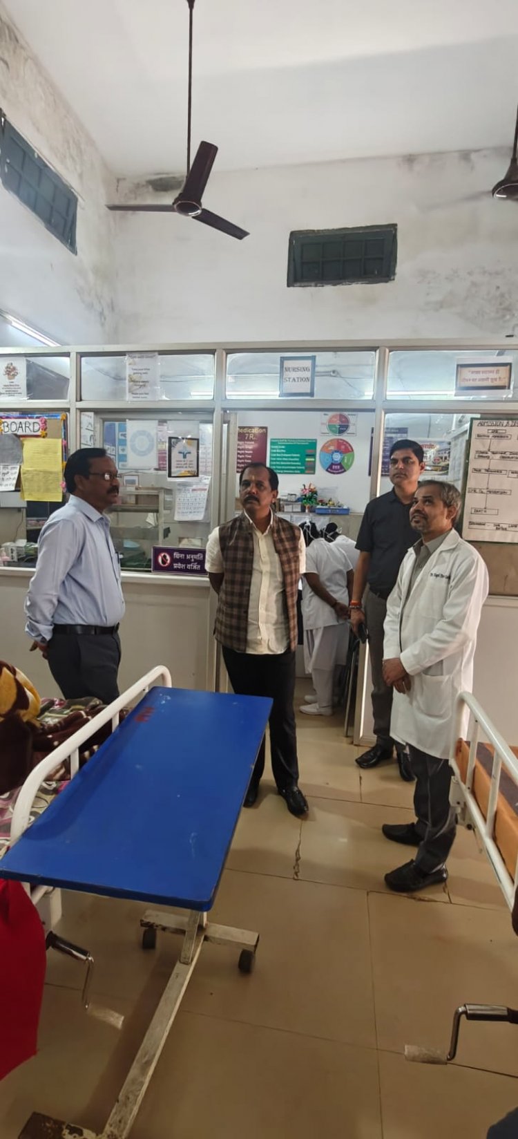 जिला अस्पताल का औचक निरीक्षण करने पहुंचे जिला पंचायत अध्यक्ष सालिक साय